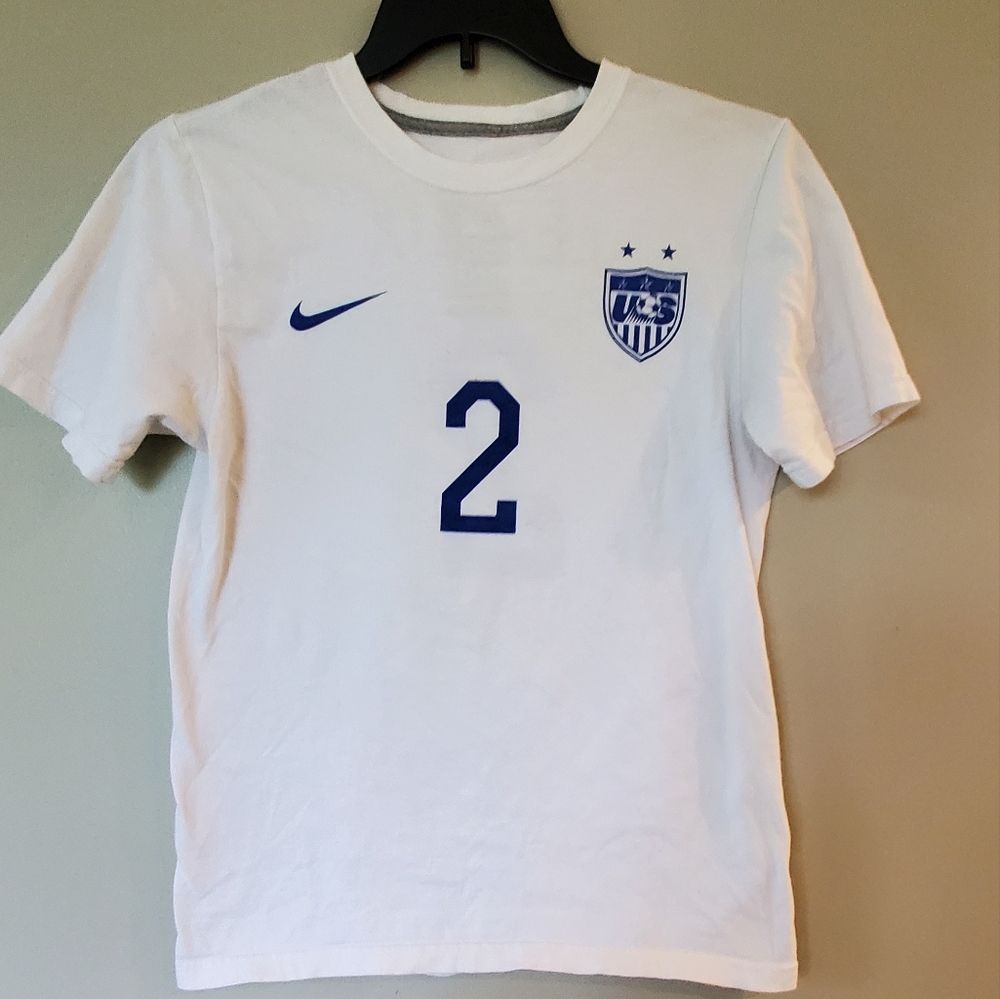 Moving sale plus 30% off bundles Nike small US soccer shirt